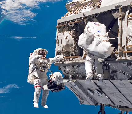 20 Mind-Blowing Facts About Spacewalks - The cosmic tightrope